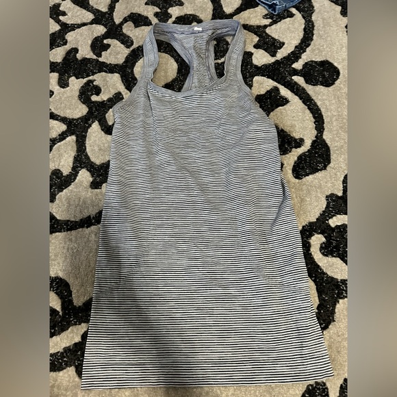 lululemon tank - Picture 1 of 1